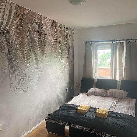 City View & Pool Apartment Ni Екстериор снимка