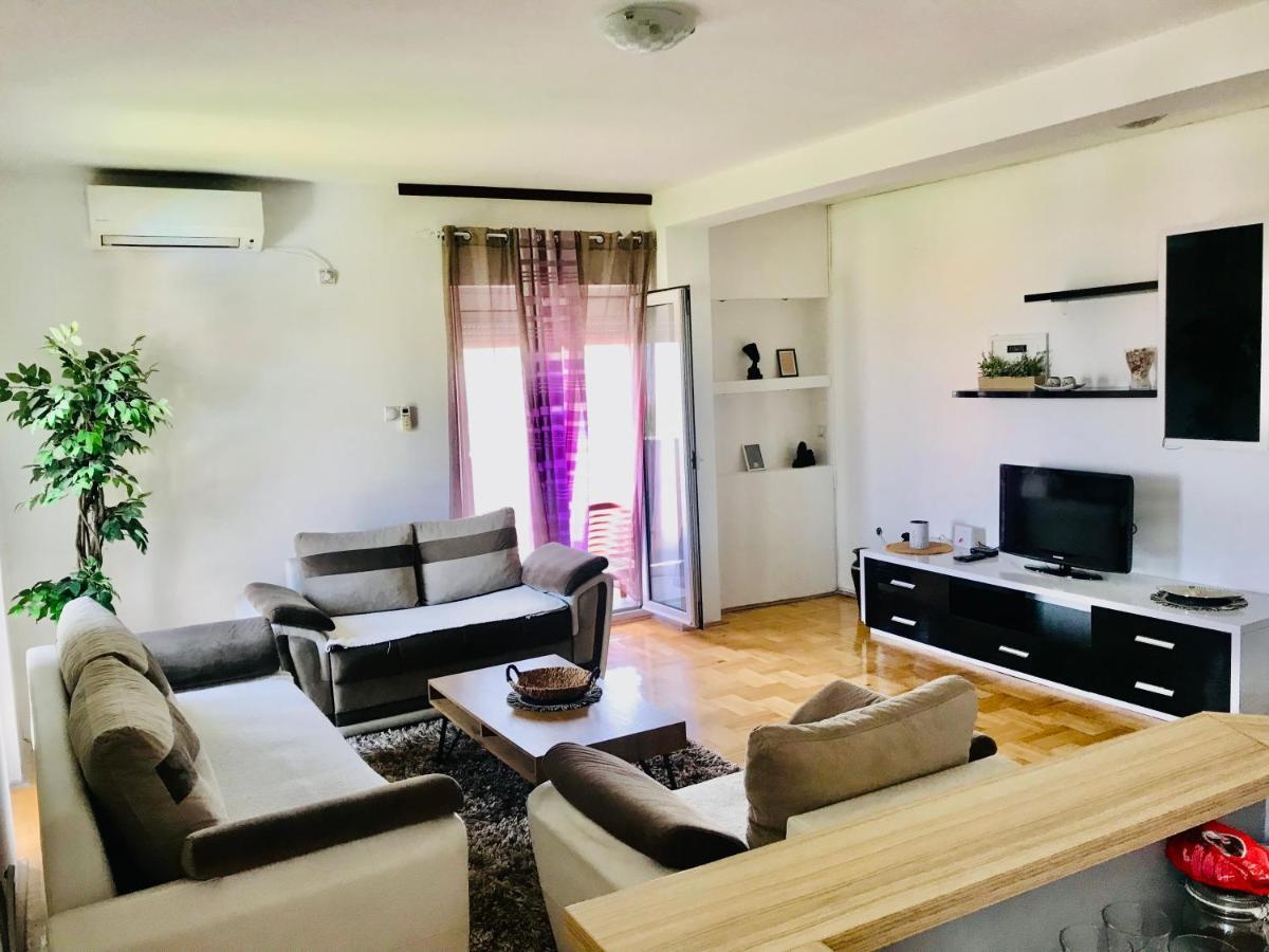 City View & Pool Apartment Ni Екстериор снимка