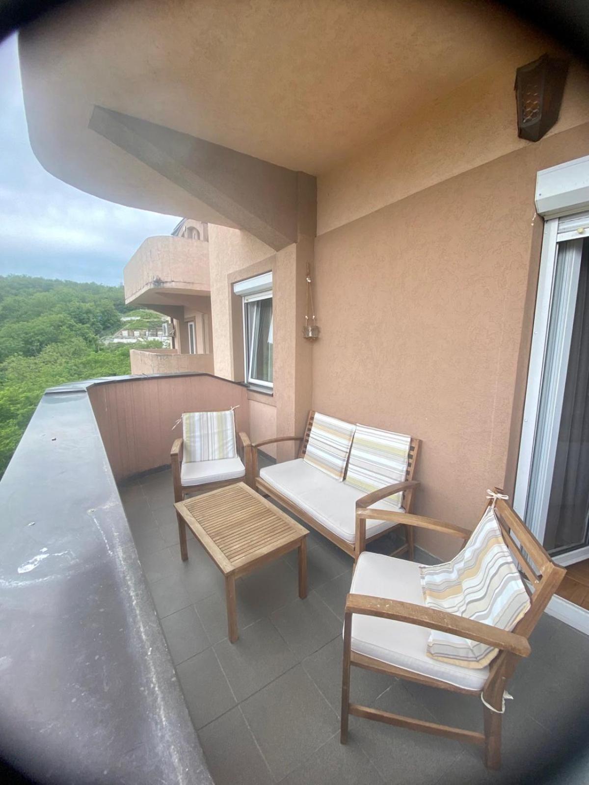City View & Pool Apartment Ni Екстериор снимка