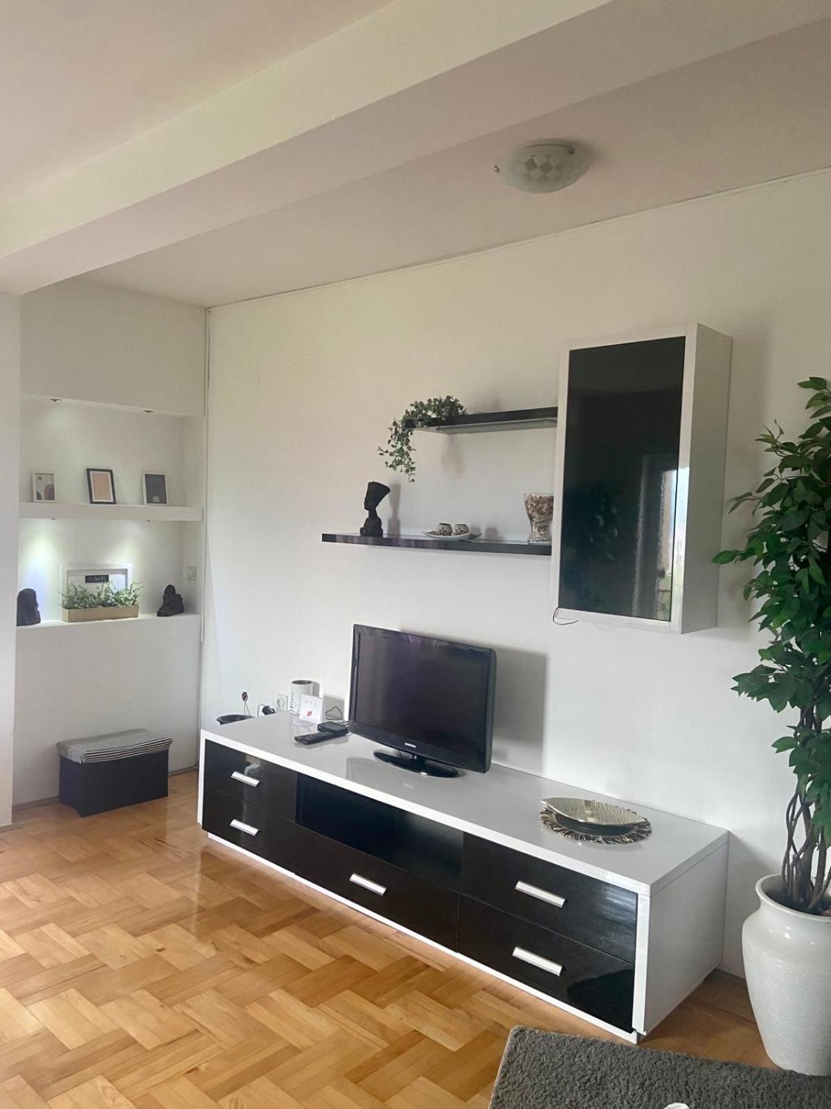 City View & Pool Apartment Ni Екстериор снимка