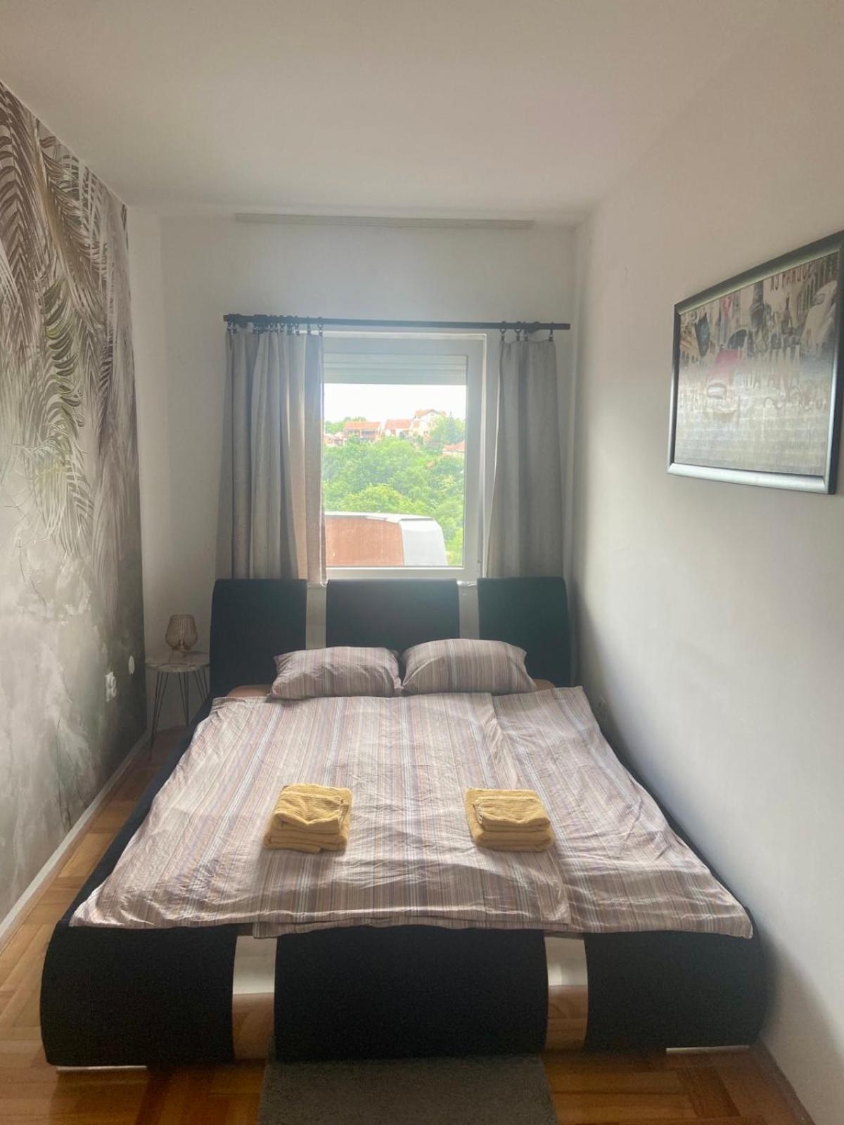 City View & Pool Apartment Ni Екстериор снимка